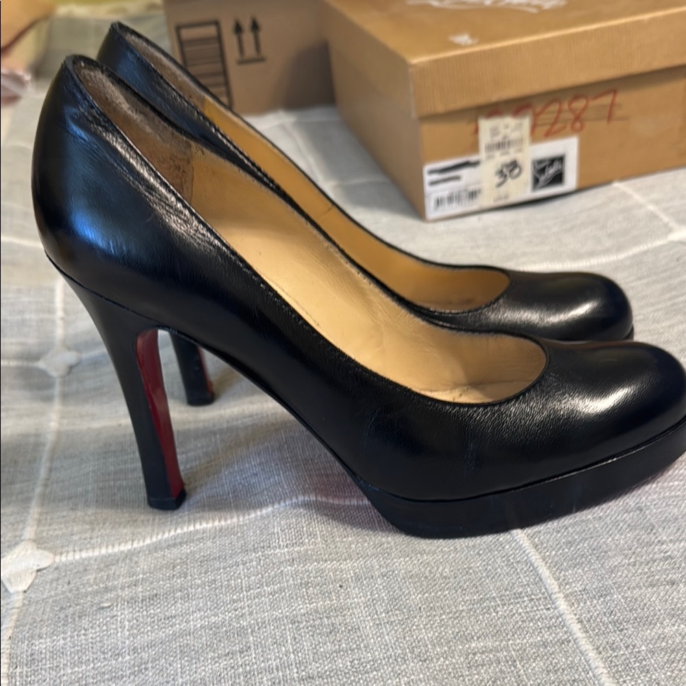 Christian Louboutin classic black pumps - Picture 6 of 8